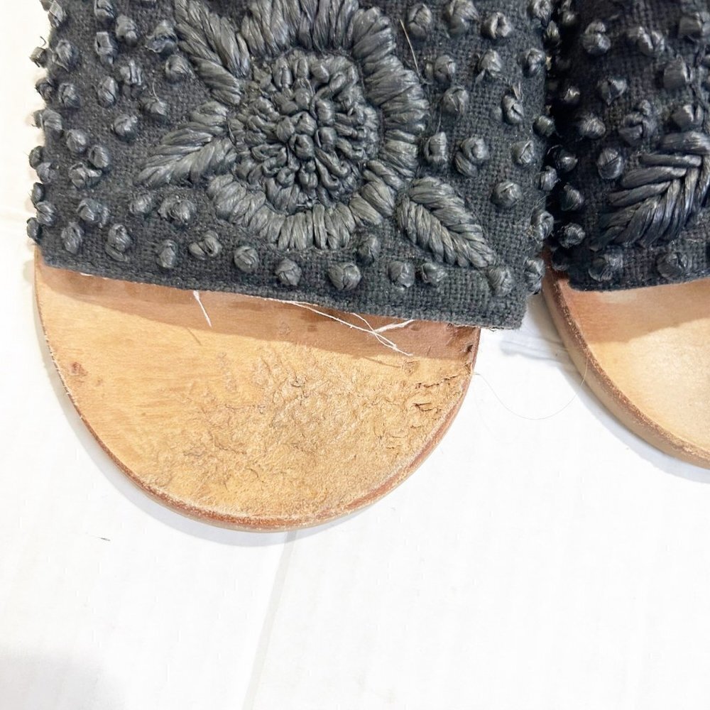 🌷Sale Anthropologie Stephanie Handmade Embroidered Slides Sandals Size 7 Black - Picture 3 of 12